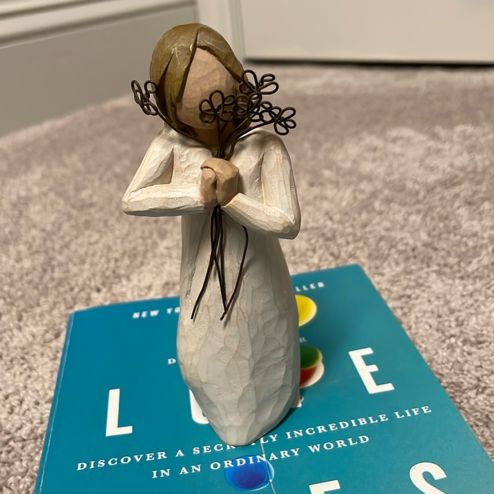 Willow Tree figurine “Friendship” with flowers